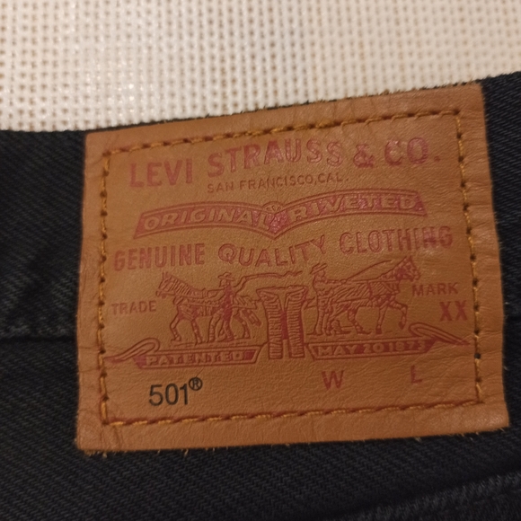 Levis 501 Jean Shorts Womens Size 28 Black Stowaway Distressed Cutoffs - Picture 7 of 16